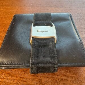 Salvatore Ferragamo Vara Bifold Black Leather Wallet w/COA